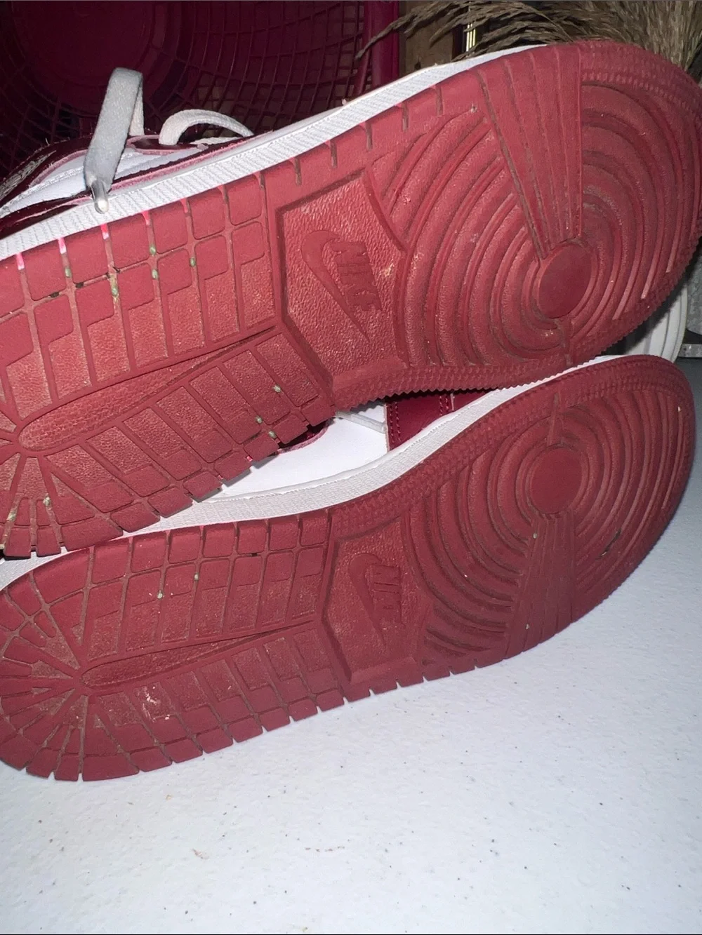 Air Jordan 1 Retro High OG 'Artisanal Red' sneakers